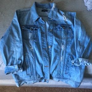 Ripped Jean Jacket!💙